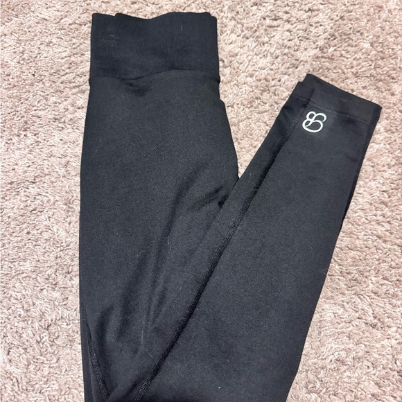 Bombshell Sportswear Black Figure Scrunch Leggings - Picture 4 of 7